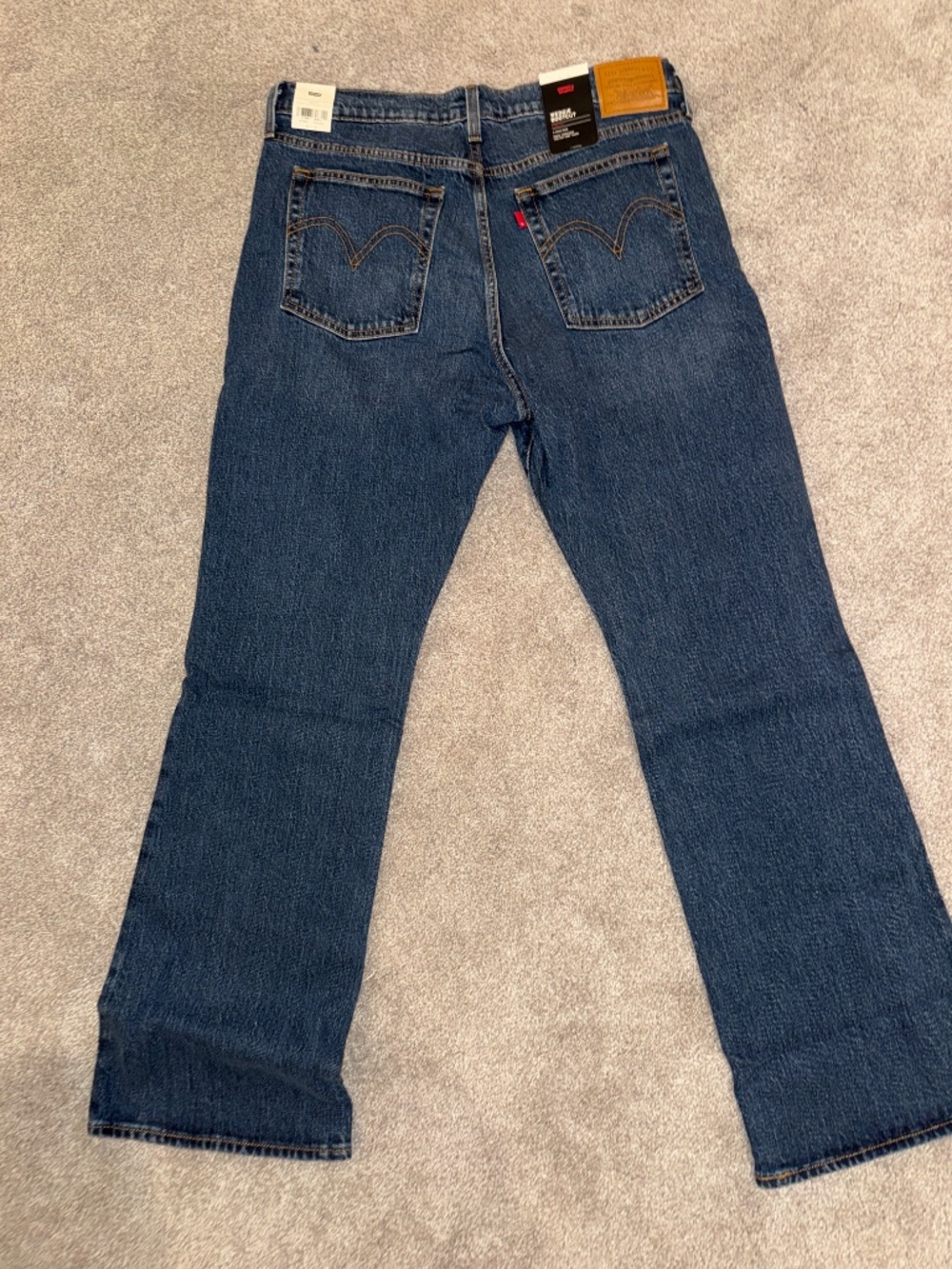 Levi’s PLUS SIZE bootcut jeans with button zipper. - Picture 2 of 3